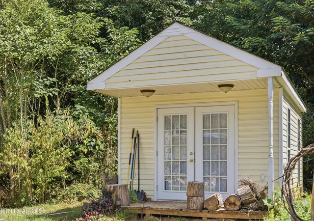 Photo 3 of Single family home for sale at 1120 Old N Kentucky St, Kingston, TN 37763 | MLS# 3516143 | Listing updated on 2026-08-21