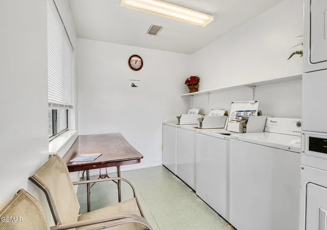2nd image of 3710 Weber Rd, Gatlinburg, TN 37738
