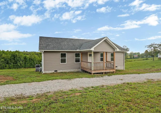 Photo 3 of Single family home for sale at 1081 Old Sunbright Rd, Jamestown, TN 38556 | MLS# 3516177 | Listing updated on 2026-08-20
