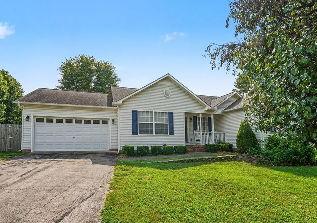1st image of 916 Creekview Dr, Columbia, TN 38401 | MLS# 3516203