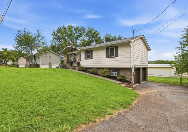 Photo 3 of Single family home for sale at 916 Tri Cir Ne, Cleveland, TN 37312 | MLS# 3526847 | Listing updated on 2026-09-06