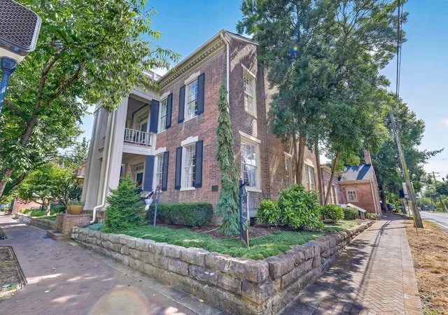 Photo 2 of Single family home for sale at 137 3rd Avenue N, Franklin, TN 37064 | MLS# 3529890 | Listing updated on 2026-09-06