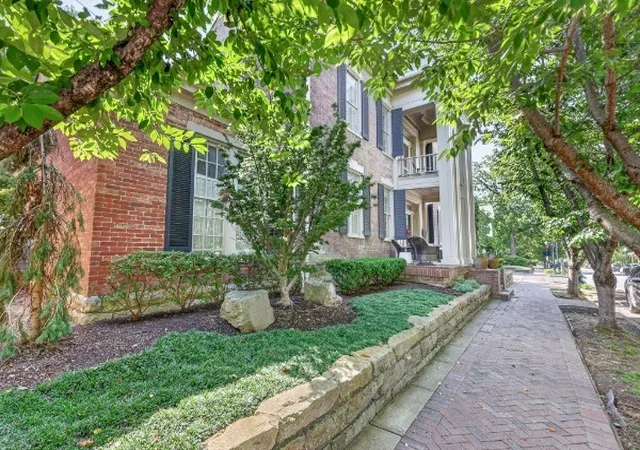 Photo 2 of Single family home for sale at 137 3rd Avenue N, Franklin, TN 37064 | MLS# 3529890 | Listing updated on 2026-09-06
