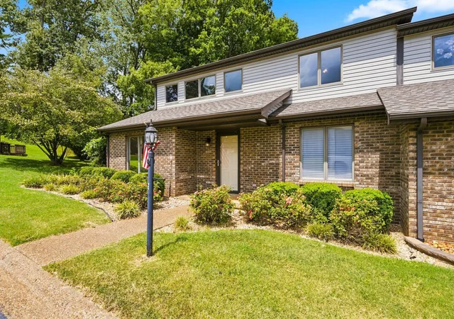 2nd image of 427 Country Club Ct, Clarksville, TN 37043 | MLS# 3516398