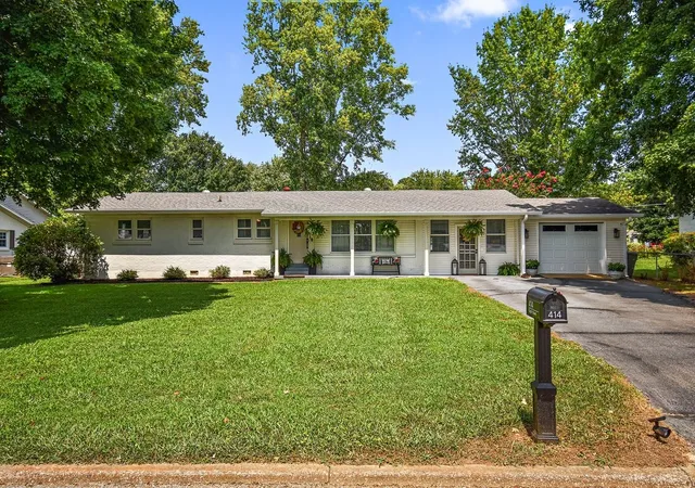 1st image of 414 8th St, Lawrenceburg, TN 38464 | MLS# 3516305