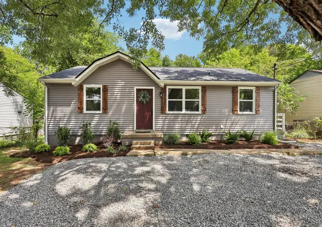 Photo 1 of Single family home for sale at 213 Creekside Dr, Clarksville, TN 37042 | MLS# 3528511 | Listing updated on 2026-08-31
