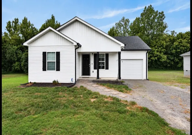 Single family home for sale at 681 W Main St, Alexandria, TN 37012 | MLS# 3528014