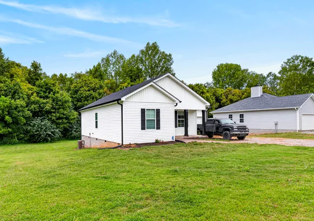 Photo 3 of Single family home for sale at 681 W Main St, Alexandria, TN 37012 | MLS# 3528014 | Listing updated on 2026-08-31