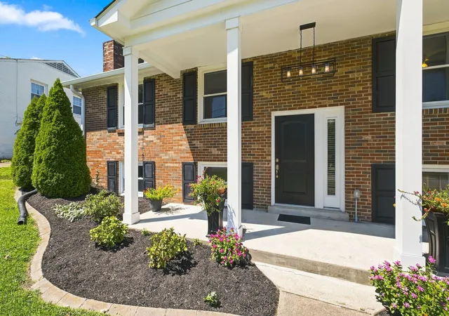 Photo 2 of Single family home for sale at 6314 Saint Henry Dr, Nashville, TN 37205 | MLS# 3516475 | Listing updated on 2026-08-30