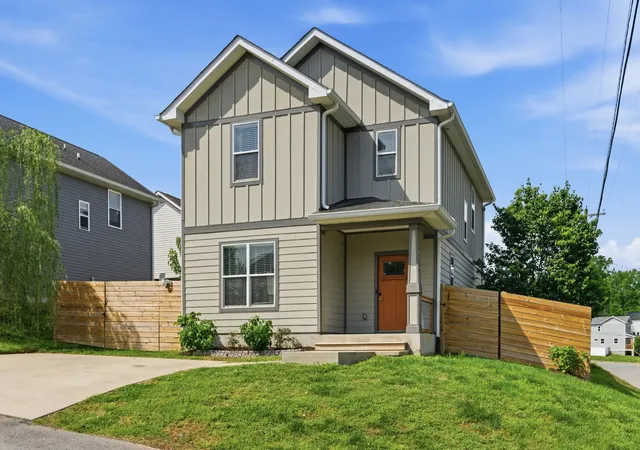 Photo 1 of Single family home for sale at 2140 15th Ave N, Nashville, TN 37208 | MLS# 3525851 | Listing updated on 2026-08-25