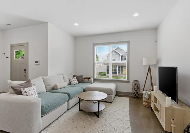 Photo 3 of Single family home for sale at 2140 15th Ave N, Nashville, TN 37208 | MLS# 3525851 | Listing updated on 2026-08-25