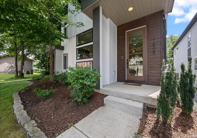 Photo 2 of Townhouse for sale at 1605 10th Avenue N, Nashville, TN 37208 | MLS# 3516470 | Listing updated on 2026-09-03