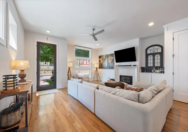 Photo 4 of Townhouse for sale at 1605 10th Avenue N, Nashville, TN 37208 | MLS# 3516470 | Listing updated on 2026-09-03