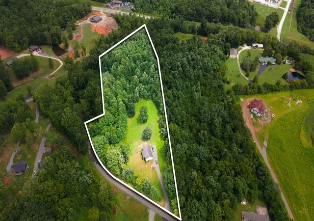 1st image of 325 Clyde Wix Rd, Westmoreland, TN 37186 | MLS# 3516356