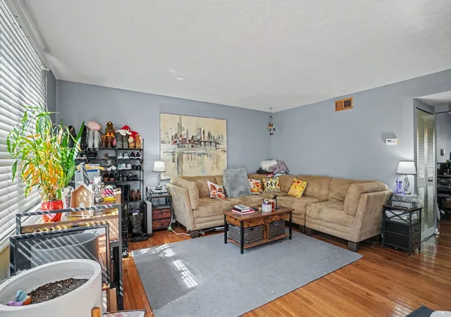 Photo 2 of Condo for sale at 129 Five Oaks Dr, Nashville, TN 37217 | MLS# 3546683 | Listing updated on 2026-09-21