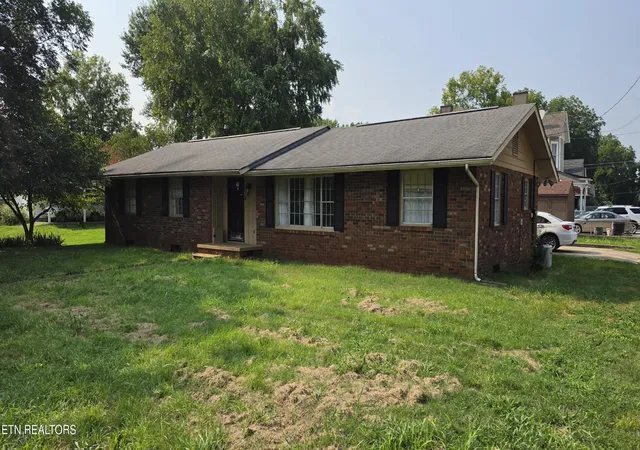2nd image of 214 Chestnut St, Sweetwater, TN 37874 | MLS# 3516666