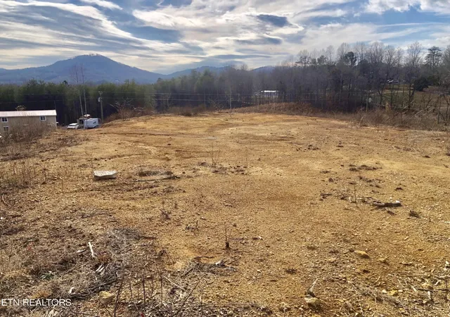 3rd image of 524 Wiggins Rd, Tellico Plains, TN 37385 | MLS# 3525570