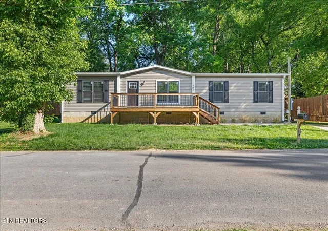 1st image of 403 W Bank St, Athens, TN 37303 | MLS# 3516678