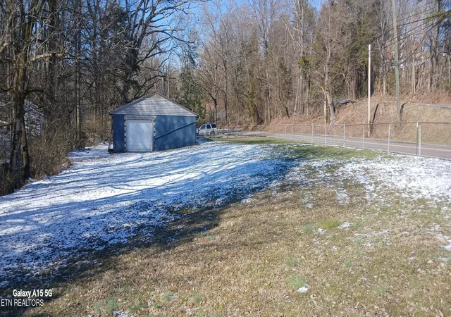 2nd image of 2405 Clearwater Rd, Athens, TN 37303 | MLS# 3516685