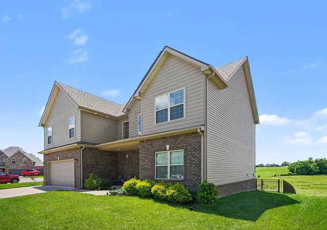 2nd image of 538 Low Country Ct, Clarksville, TN 37042 | MLS# 3521139