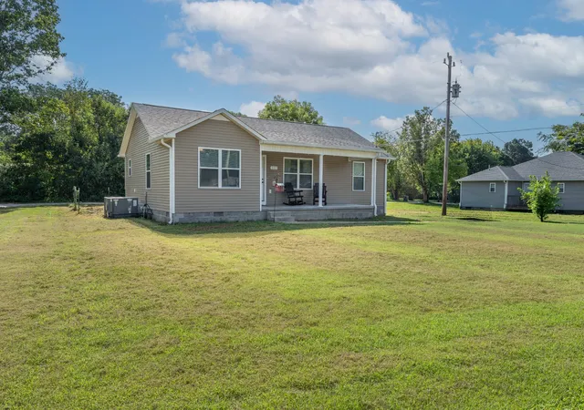 2nd image of 527 W 4th Ave, Hohenwald, TN 38462 | MLS# 3516521