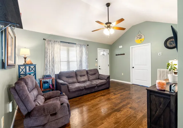 image of 527 W 4th Ave, Hohenwald, TN 38462 | MLS# 3516521