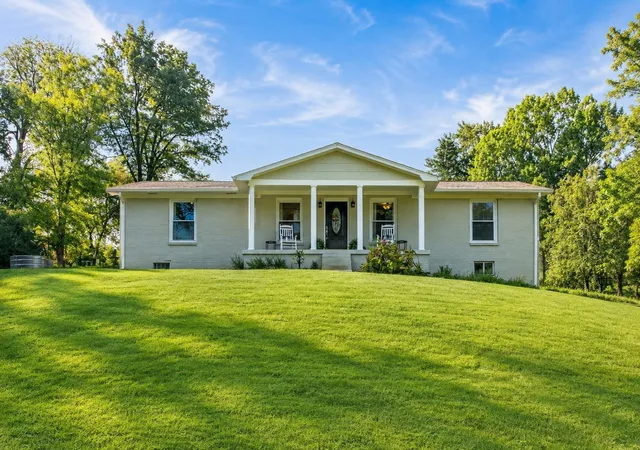 1st image of 637 Mount Olivet Rd, Columbia, TN 38401 | MLS# 3521026