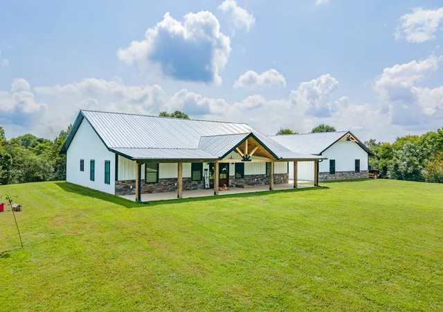 Photo 3 of Single family home for sale at 321 Old Sr 48, Centerville, TN 37033 | MLS# 3541000 | Listing updated on 2026-09-26