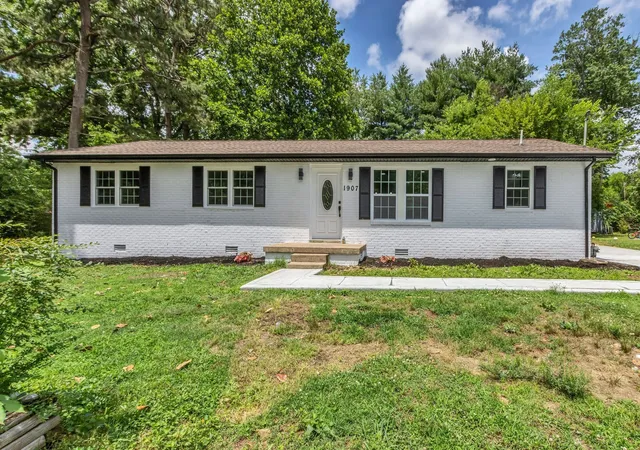 2nd image of 1907 Russell Dr, Murfreesboro, TN 37130 | MLS# 3516531