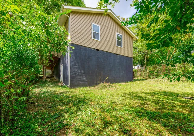 Photo 3 of Single family home for sale at 108 S Seminole Dr, Chattanooga, TN 37411 | MLS# 3516567 | Listing updated on 2026-09-14