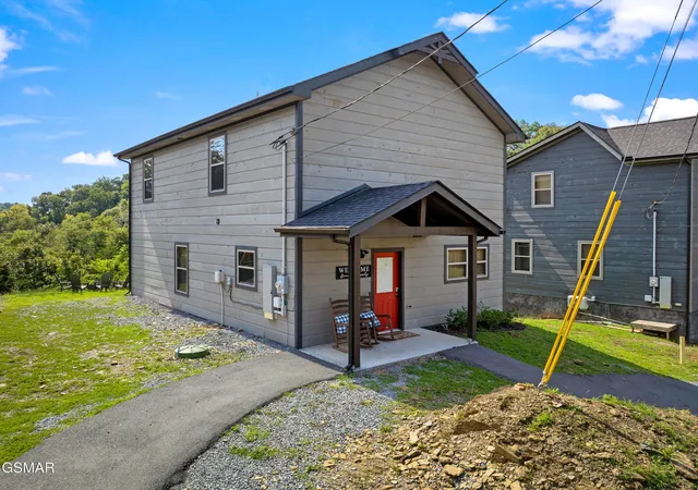 Photo 1 of Single family home for sale at 2107 Eagle Feather Dr, Sevierville, TN 37876 | MLS# 3544636 | Listing updated on 2026-10-22