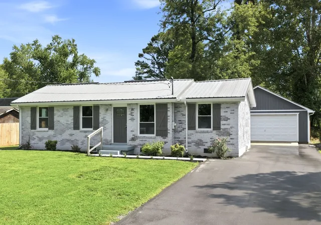 Photo 2 of Single family home for sale at 1005 Bettie Dr, Old Hickory, TN 37138 | MLS# 3520718 | Listing updated on 2026-09-03