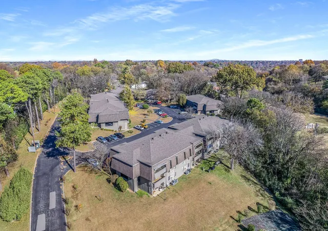 2nd image of 2929 Selena Dr, Nashville, TN 37211