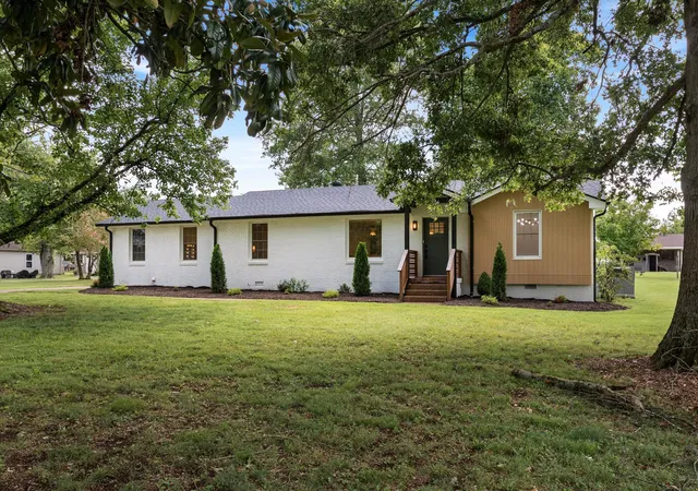 1st image of 310 Lisa Ln, Gallatin, TN 37066 | MLS# 3520261
