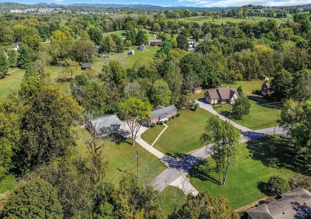 Photo 2 of Single family home for sale at 401 Ellington Dr, Franklin, TN 37064 | MLS# 3529928 | Listing updated on 2026-09-02
