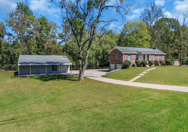 Photo 2 of Single family home for sale at 401 Ellington Dr, Franklin, TN 37064 | MLS# 3529928 | Listing updated on 2026-09-02