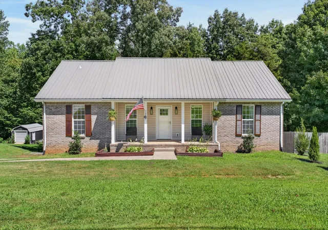 Photo 1 of Single family home for sale at 385 Belmont Rd, Clarksville, TN 37040 | MLS# 3526798 | Listing updated on 2026-08-26