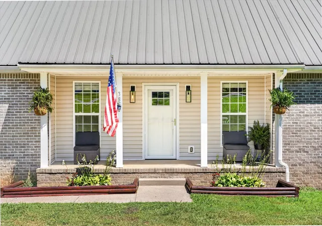 Photo 3 of Single family home for sale at 385 Belmont Rd, Clarksville, TN 37040 | MLS# 3526798 | Listing updated on 2026-08-26