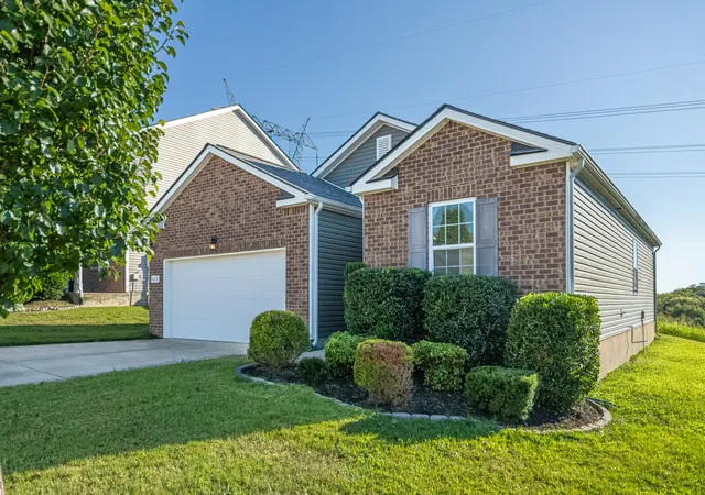 Photo 1 of Single family home for sale at 828 Foxdale Dr, Columbia, TN 38401 | MLS# 3518837 | Listing updated on 2026-10-20