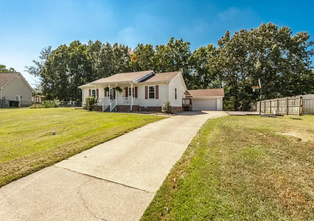 2nd image of 332 Forrest Dr, Greenbrier, TN 37073 | MLS# 3519017