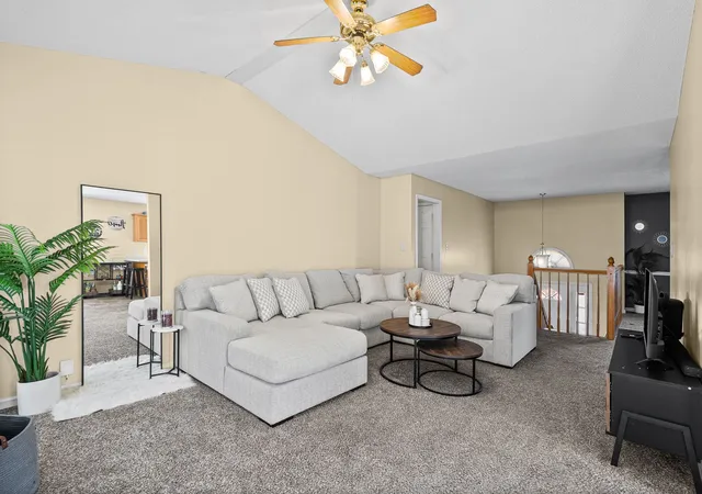 Photo 3 of Single family home for sale at 1344 Bluebonnet Dr, Clarksville, TN 37042 | MLS# 3528530 | Listing updated on 2026-09-19