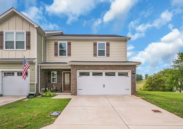 Photo 1 of Townhouse for sale at 400 Masters Way, Dickson, TN 37055 | MLS# 3528681 | Listing updated on 2026-08-31