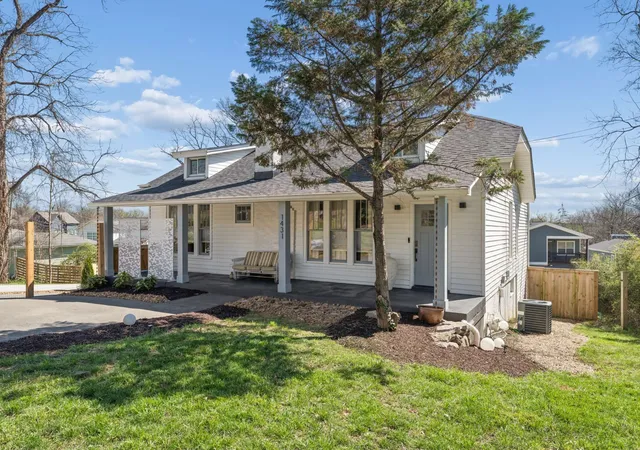 Photo 1 of Single family home for sale at 1431 Porter Rd, Nashville, TN 37206 | MLS# 3518869 | Listing updated on 2026-09-03
