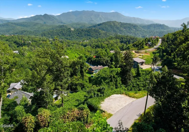 2nd image of 812 Beanstalk Court, Gatlinburg, TN 37738 | MLS# 3518847