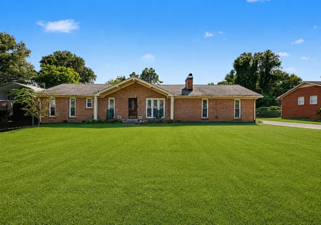 Photo 1 of Single family home for sale at 609 Cumberland Dr, Columbia, TN 38401 | MLS# 3542502 | Listing updated on 2026-09-05