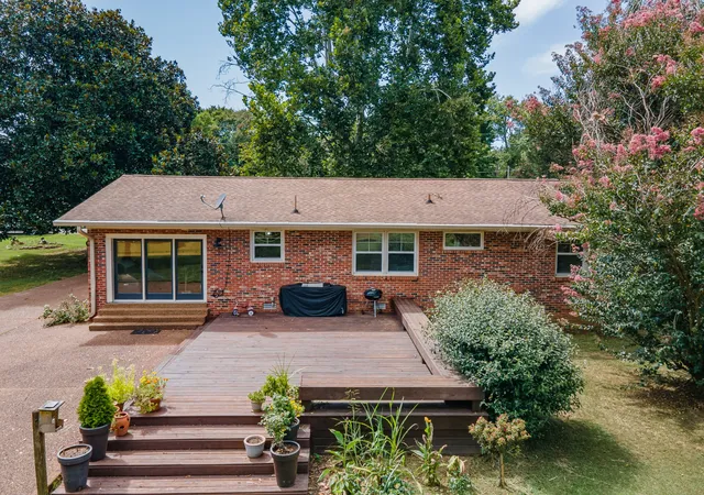 Photo 2 of Single family home for sale at 935 Barron Rd, Lewisburg, TN 37091 | MLS# 3541914 | Listing updated on 2026-09-18