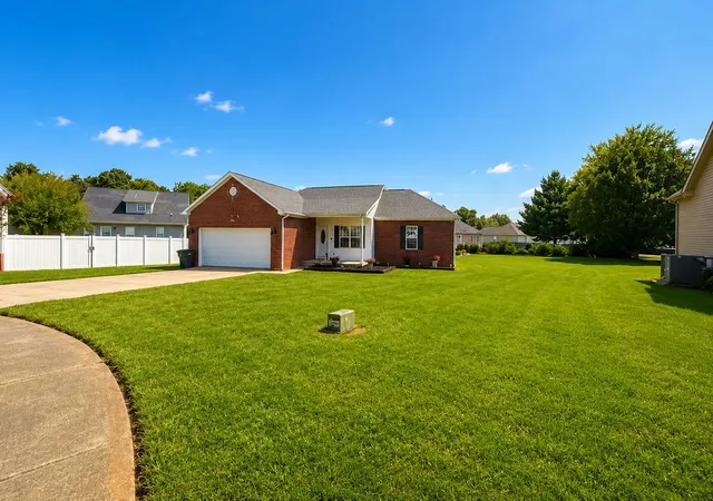 Single family home for sale at 104 Nesting Ct, Hopkinsville, KY 42240 | MLS# 3518913