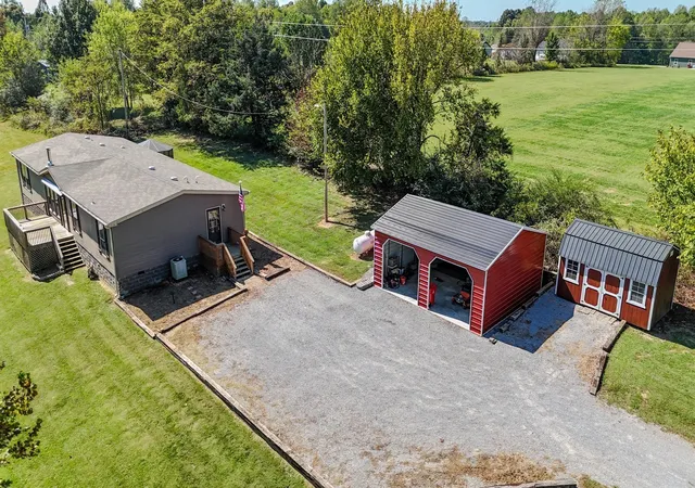 Photo 3 of Manufactured home for sale at 137 Hawkins Rd, Westmoreland, TN 37186 | MLS# 3518907 | Listing updated on 2026-08-21