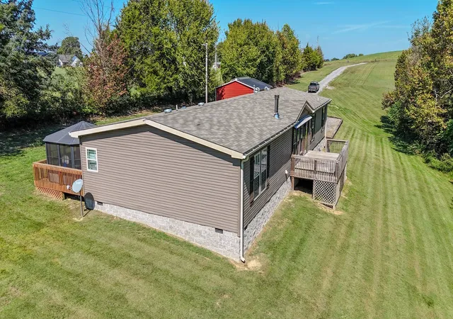 Photo 3 of Manufactured home for sale at 137 Hawkins Rd, Westmoreland, TN 37186 | MLS# 3518907 | Listing updated on 2026-08-21