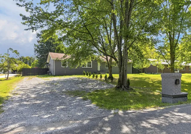 Photo 3 of Single family home for sale at 2057 Lake Rd, Greenbrier, TN 37073 | MLS# 3520174 | Listing updated on 2026-09-22